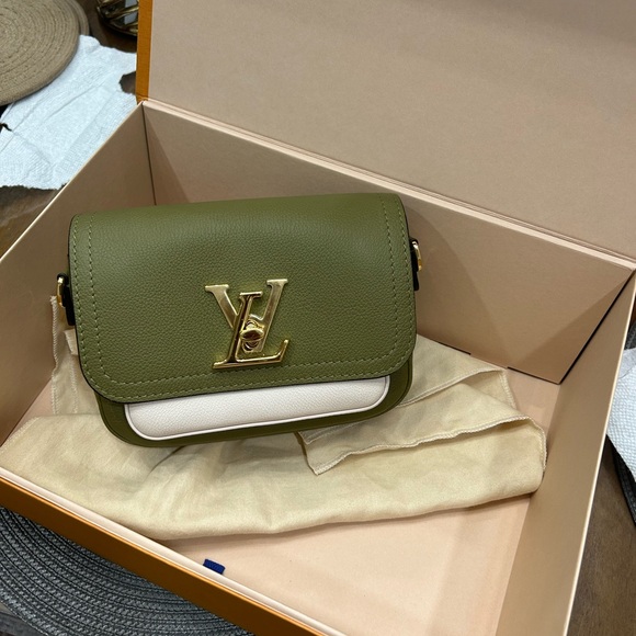 Louis Vuitton Lockme Tender Handbag Leather Green - Picture 15 of 16